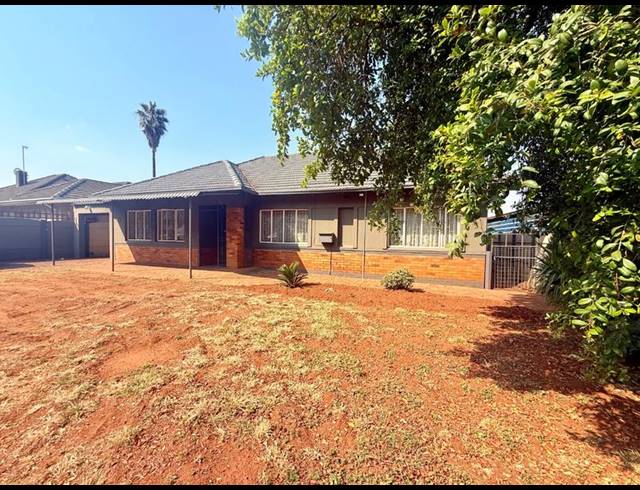 3 BEDROOM HOUSE FOR SALE IN VANDERBIJLPARK CE 1